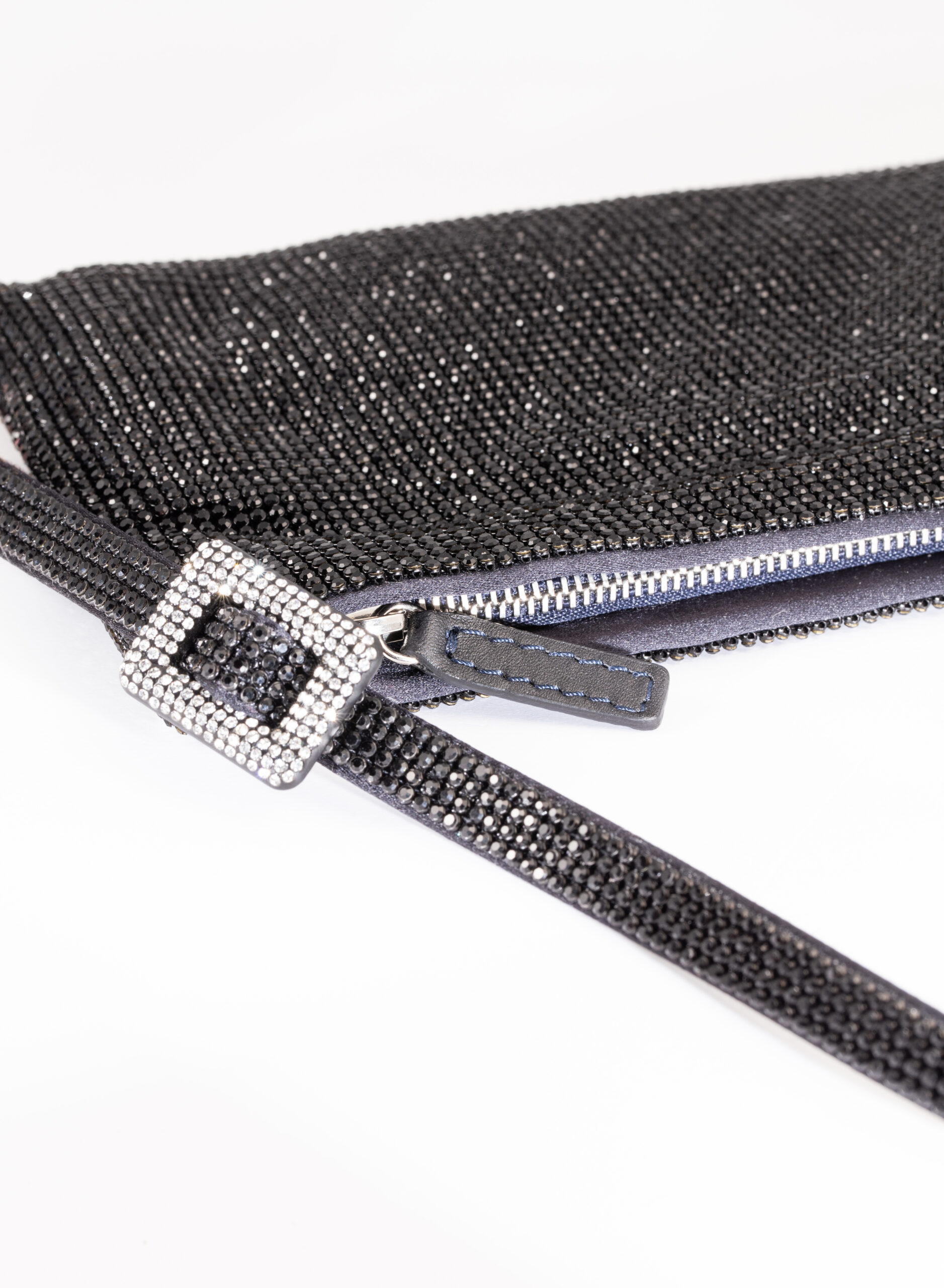 benedetta-bruzziches-your-best-friend-la-grande-borsa-donna-james-bond image 4