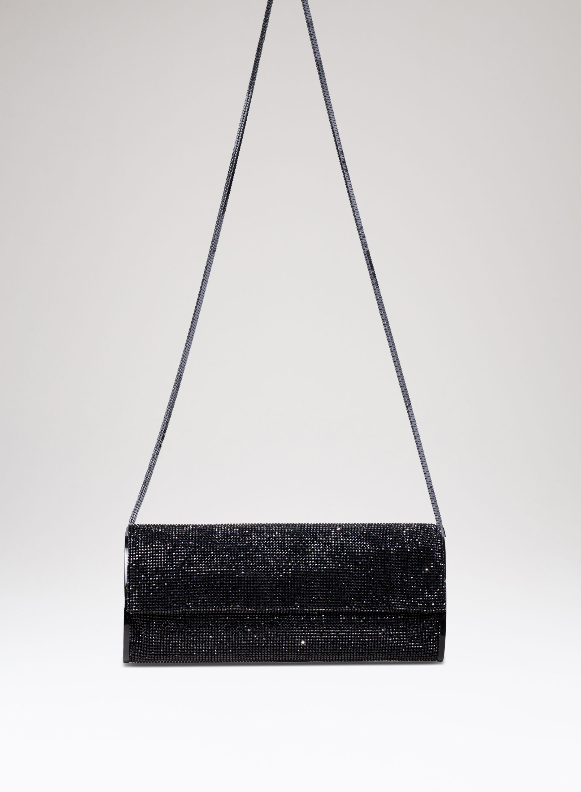 benedetta-bruzziches-kate-borsa-donna-james-bond image 6
