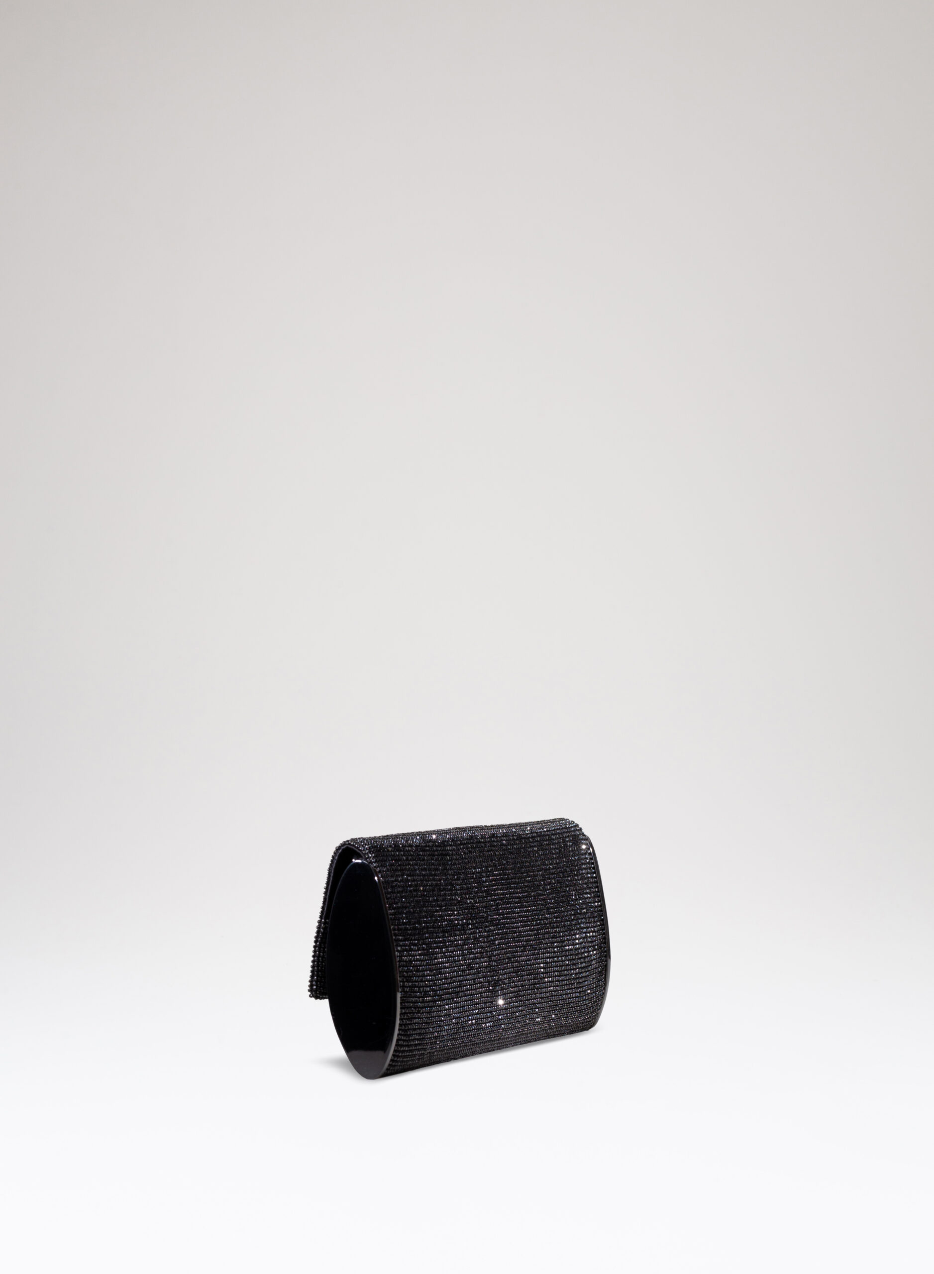benedetta-bruzziches-kate-borsa-donna-james-bond image 4