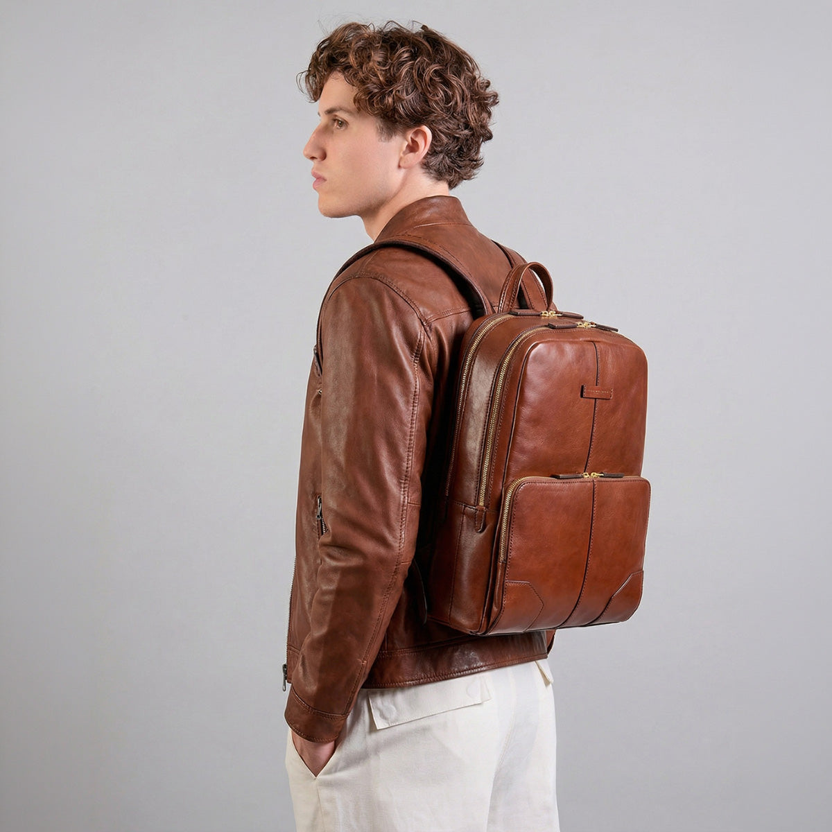 the-bridge-zaino-uomo-in-pelle-porta-pc-due-zip-marrone-oro-2 image 3