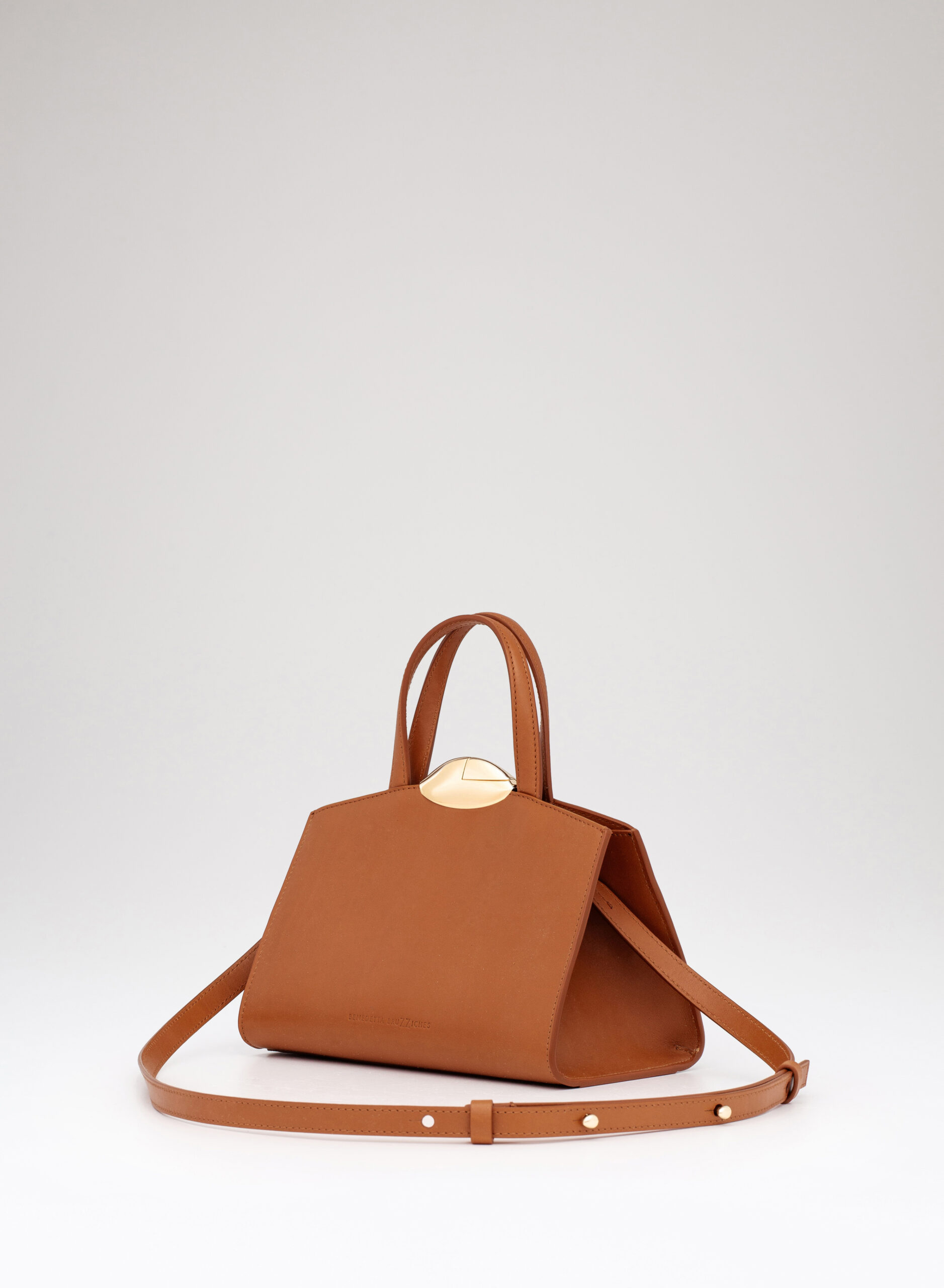 benedetta-bruzziches-serena-la-petite-borsa-donna-desert-sun image 4