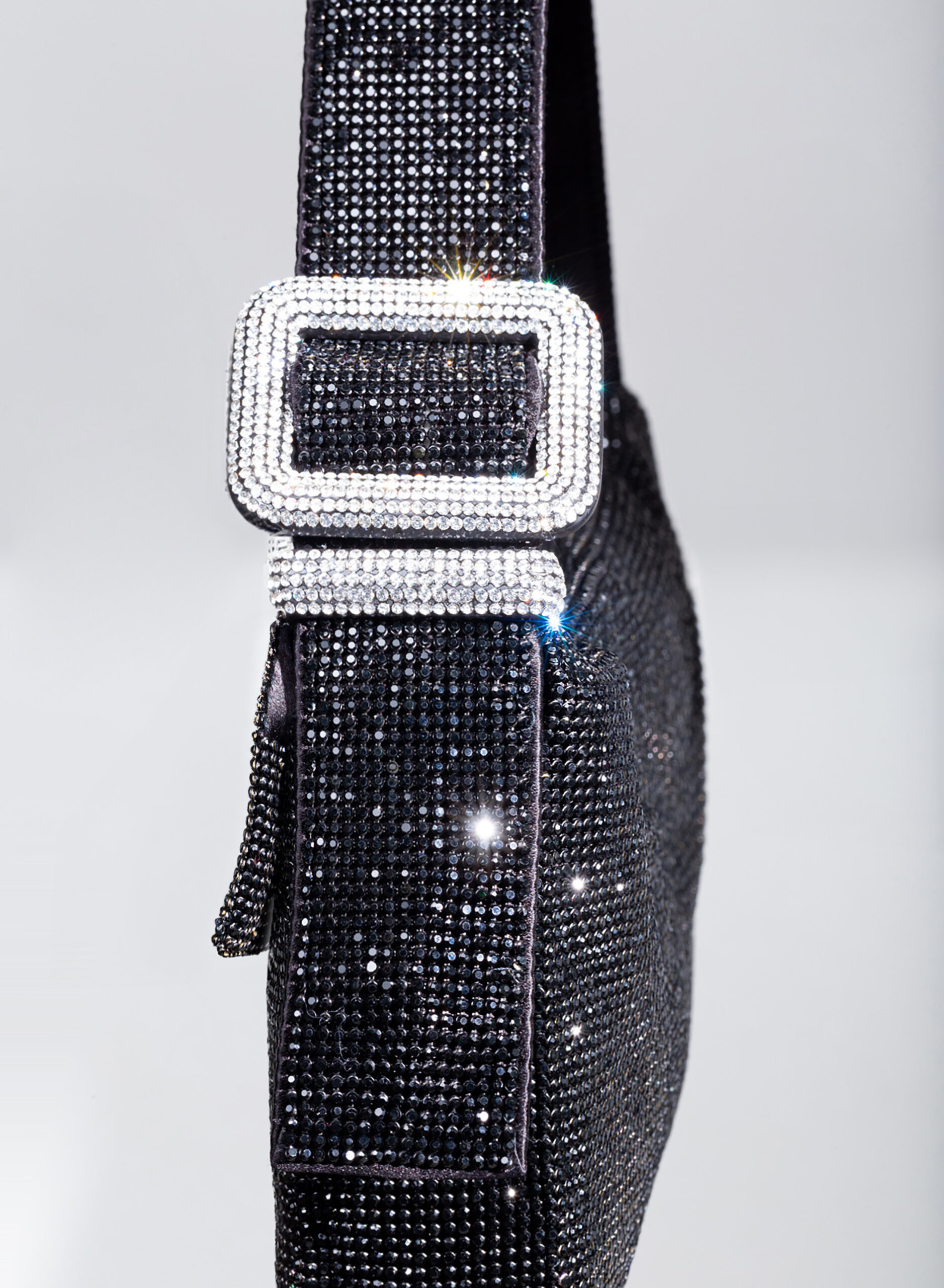 benedetta-bruzziches-vitty-la-grande-borsa-donna-james-bond image 4