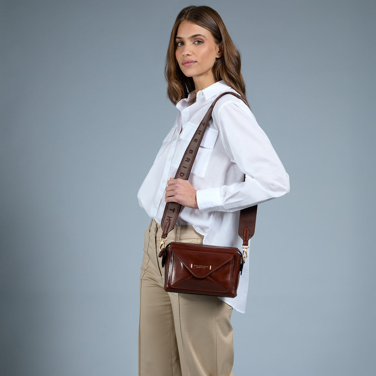the-bridge-frida-borsa-tracolla-pelle-camera-case-marrone-oro image 7