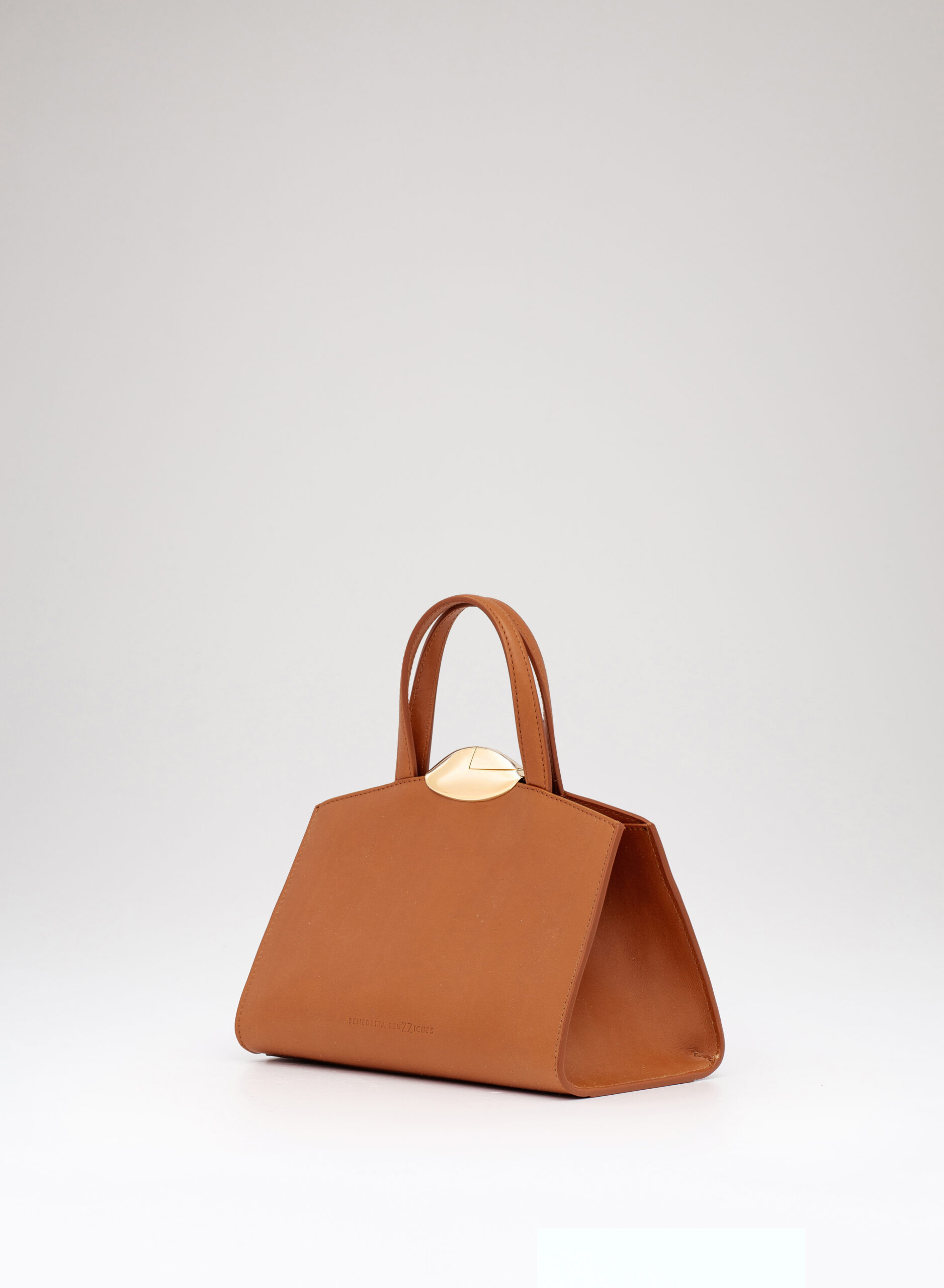 benedetta-bruzziches-serena-la-petite-borsa-donna-desert-sun image 2