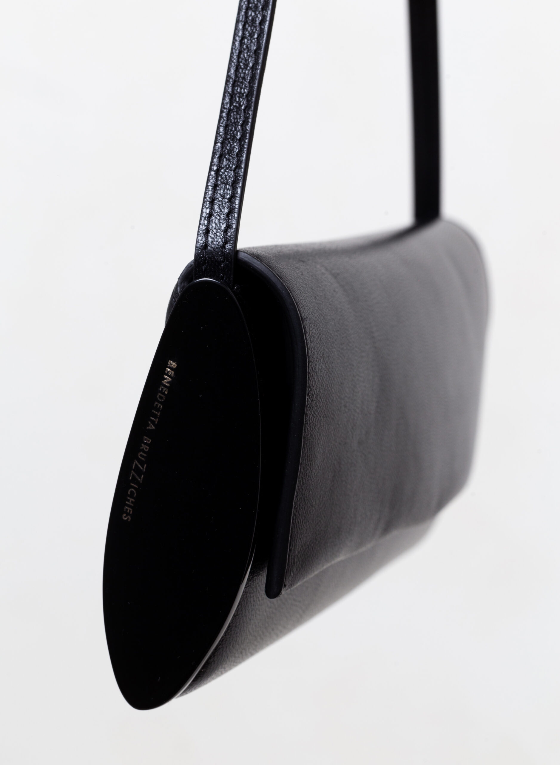benedetta-bruzziches-kate-borsa-donna-nightly image 5