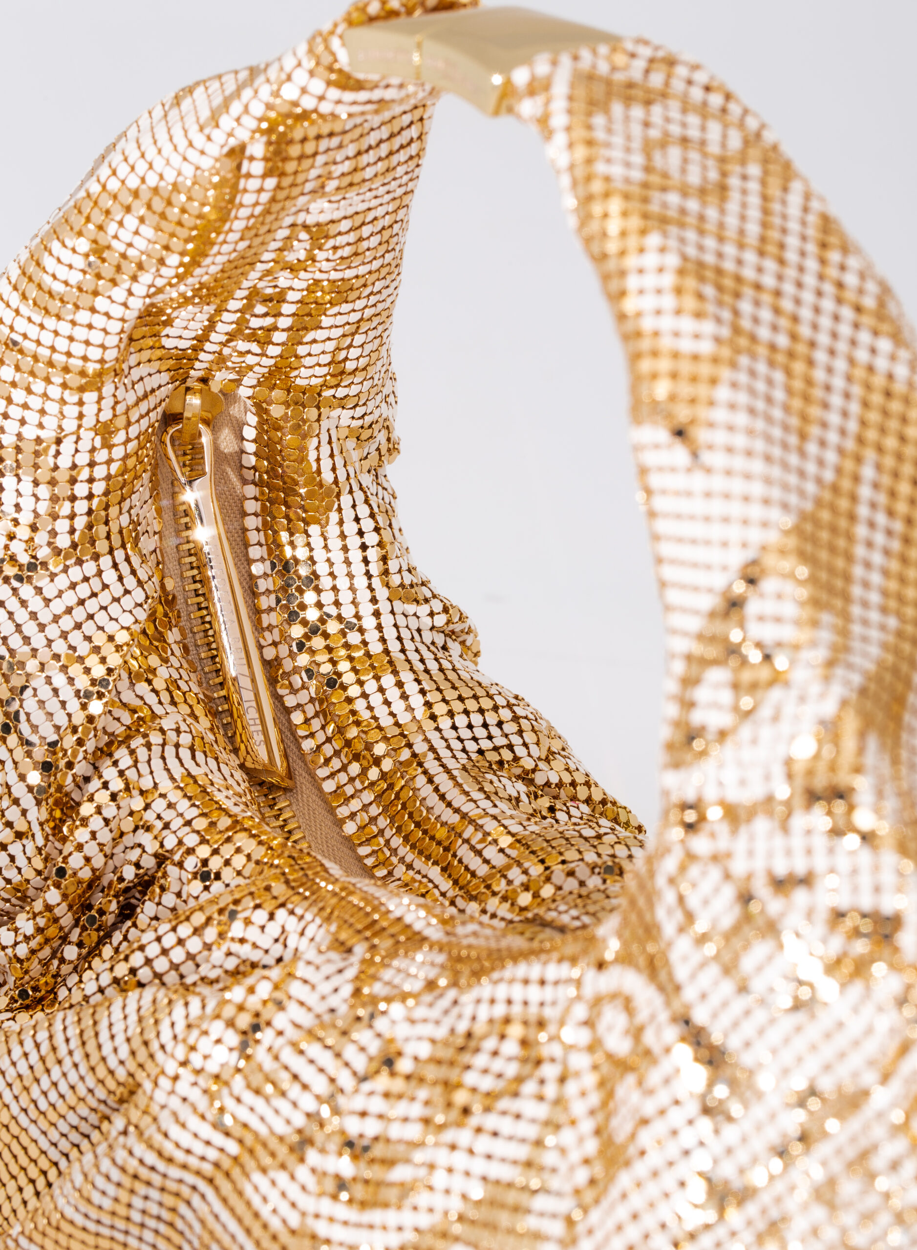 benedetta-bruzziches-yennefer-borsa-clutch-donna-gold-bandana image 5