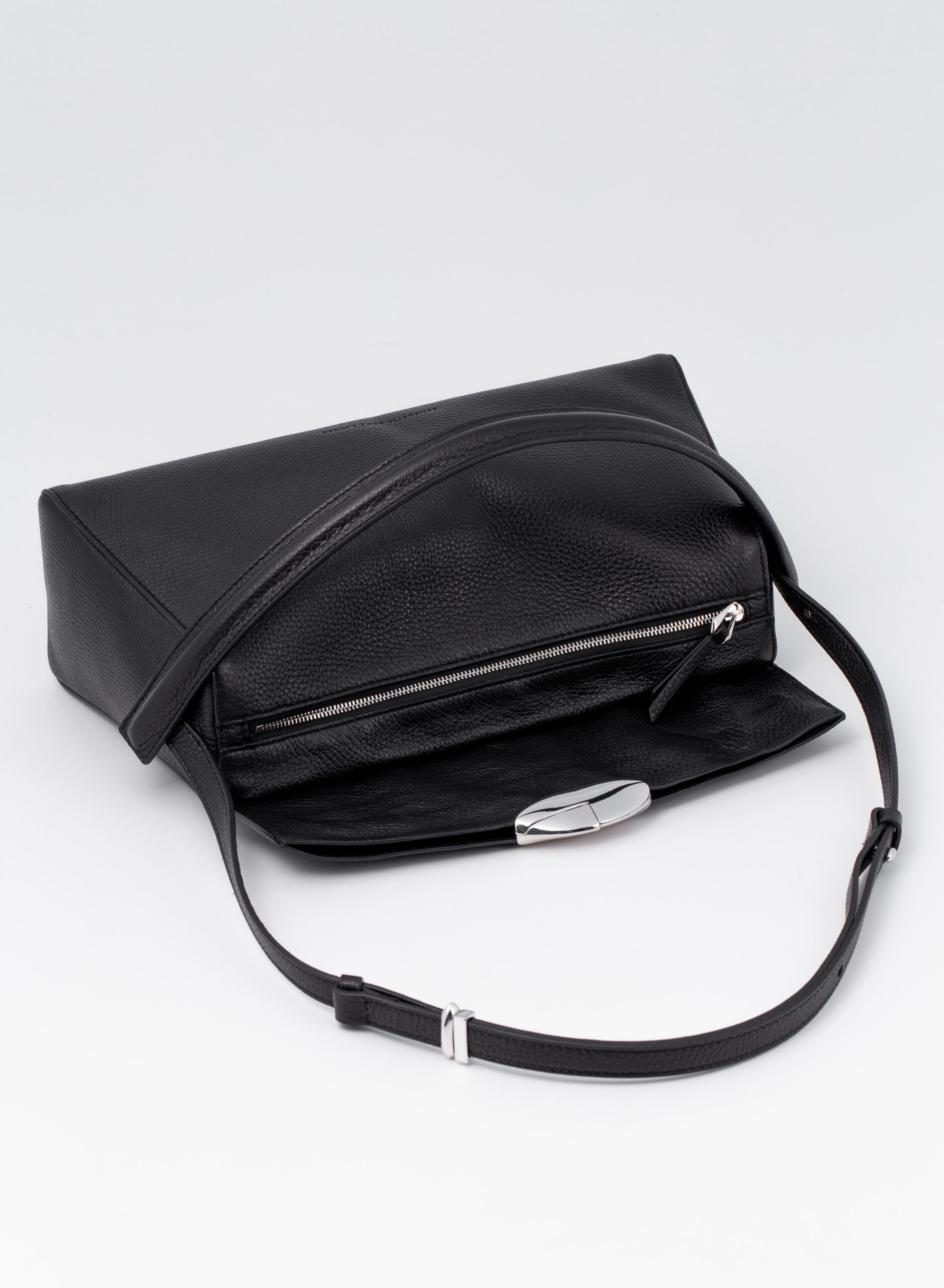 benedetta-bruzziches-elif-la-grande-borsa-donna-meteorite image 5