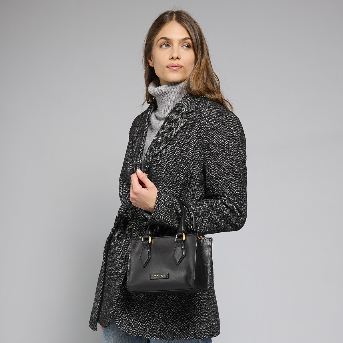 the-bridge-ida-borsa-a-mano-donna-in-pelle-nera-con-tracolla-removibile image 6