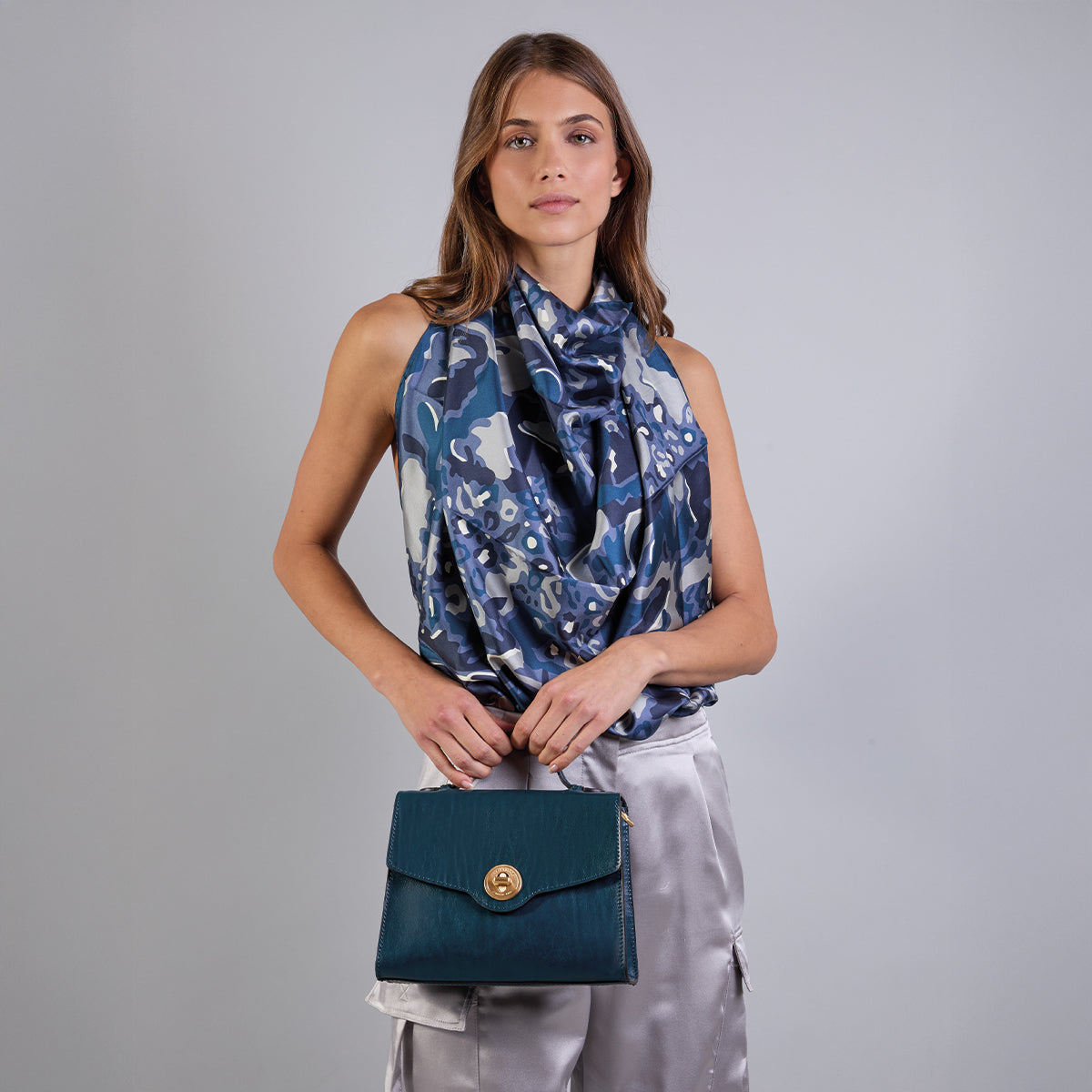 the-bridge-irene-borsa-in-pelle-donna-con-tracolla-removibile-pavone-oro image 8