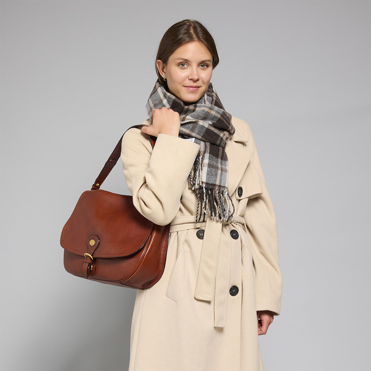 the-bridge-isadora-borsa-a-spalla-in-pelle-grande-con-patta-frontale-marrone-oro image 6