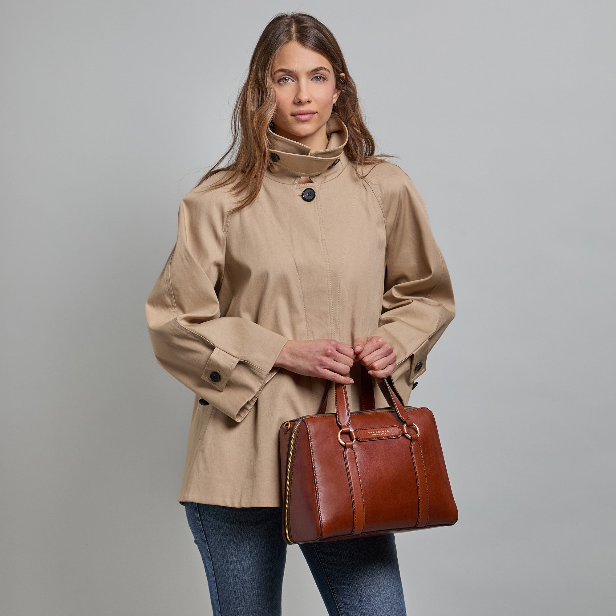 the-bridge-borsa-laura-grande-a-mano-in-pelle-maggiorana-oro image 6