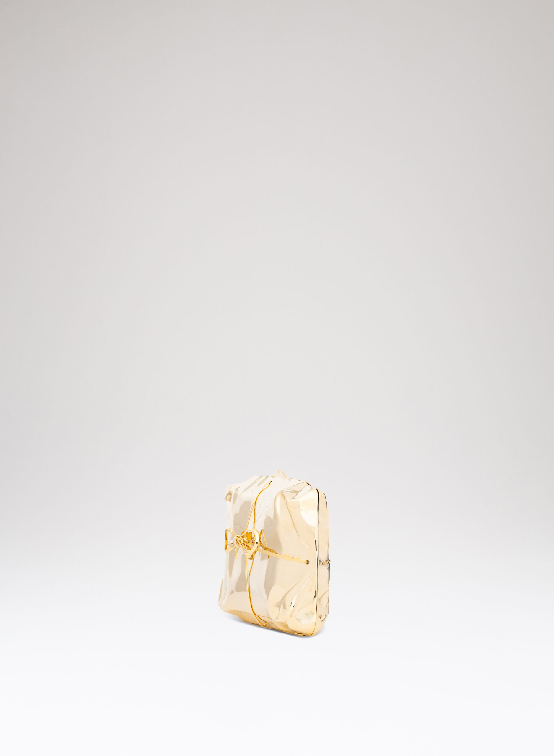 benedetta-bruzziches-cabaret-borsa-donna-golden-gun image 2