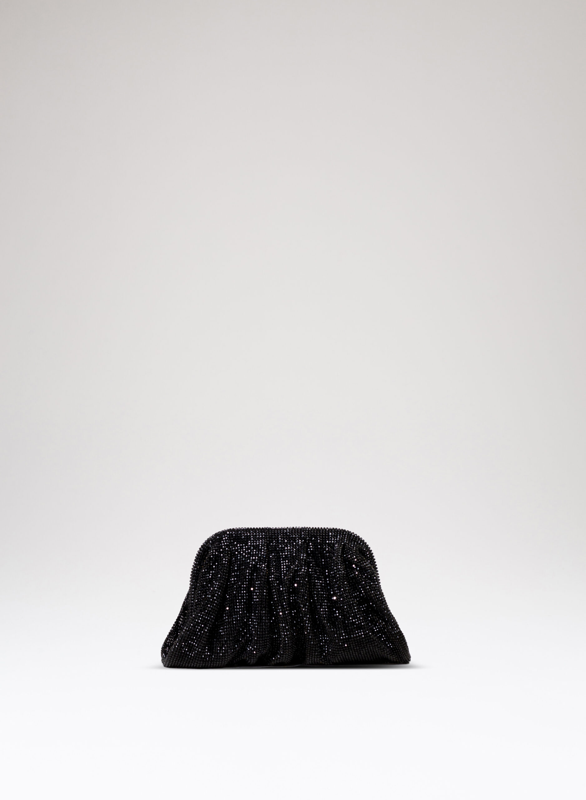 benedetta-bruzziches-venus-la-petite-borsa-donna-james-bond image 1
