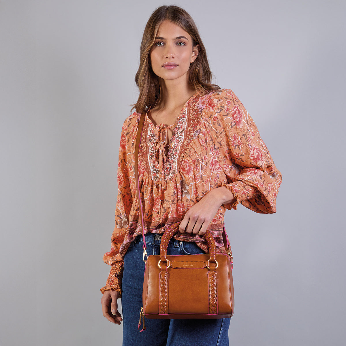 the-bridge-laura-wow-borsa-a-mano-in-pelle-con-tracolla-removibile-cognac-oro-do image 6