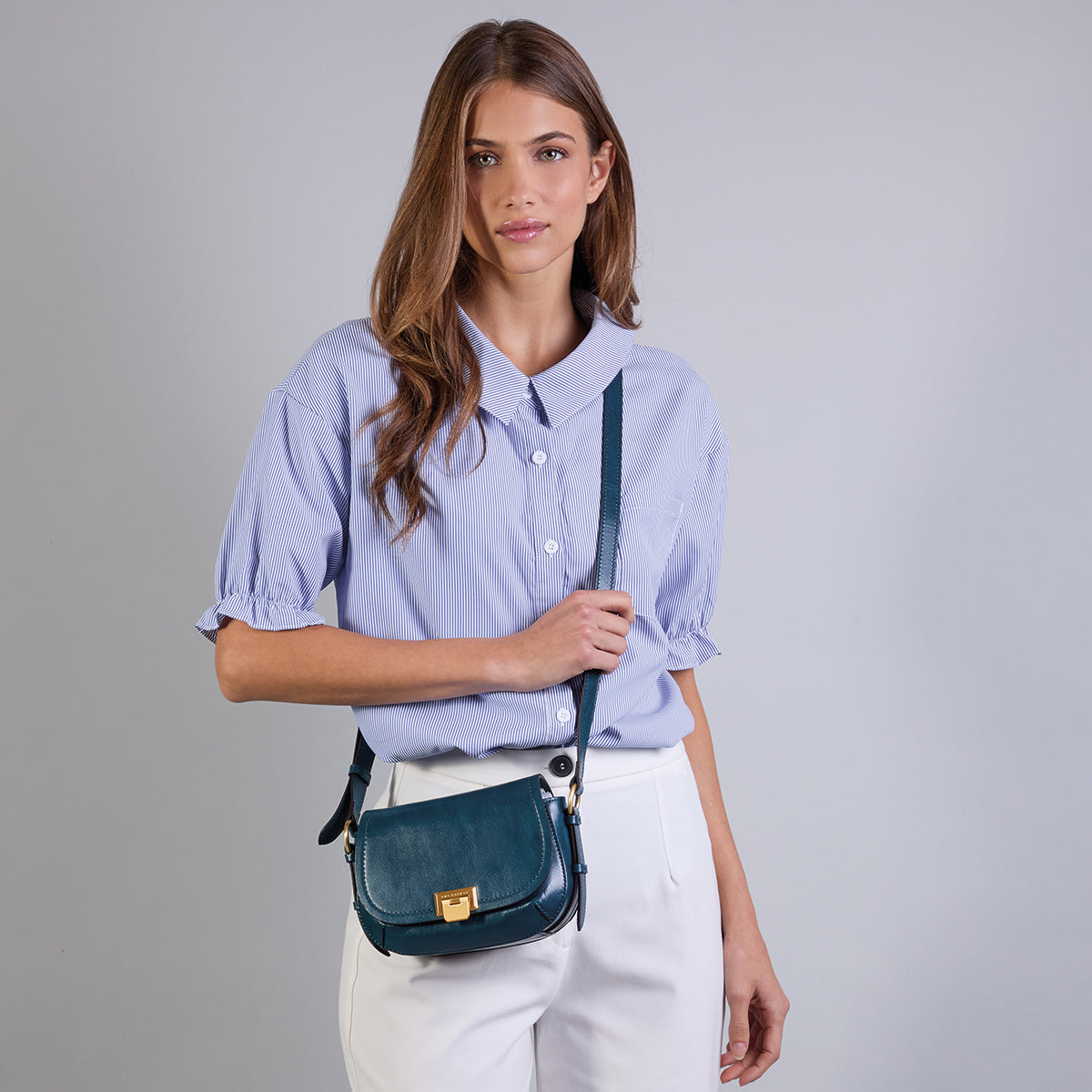 the-bridge-federica-borsa-tracolla-pelle-bovina-pavone-oro image 6