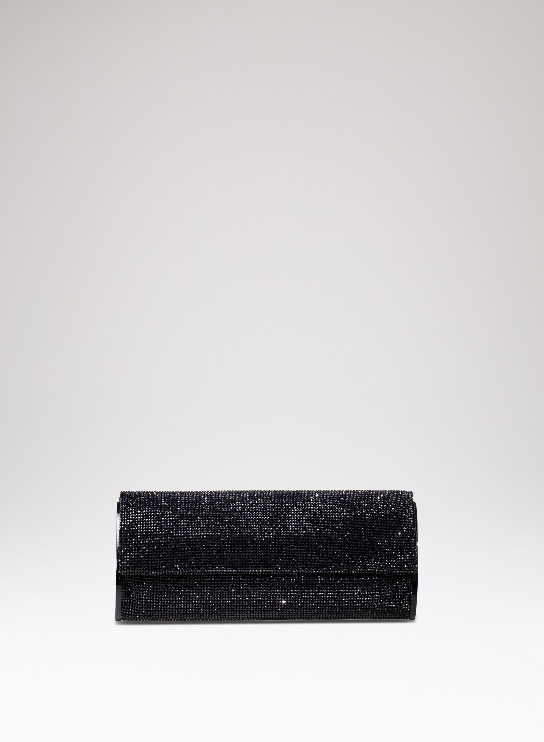 benedetta-bruzziches-kate-borsa-donna-james-bond image 2