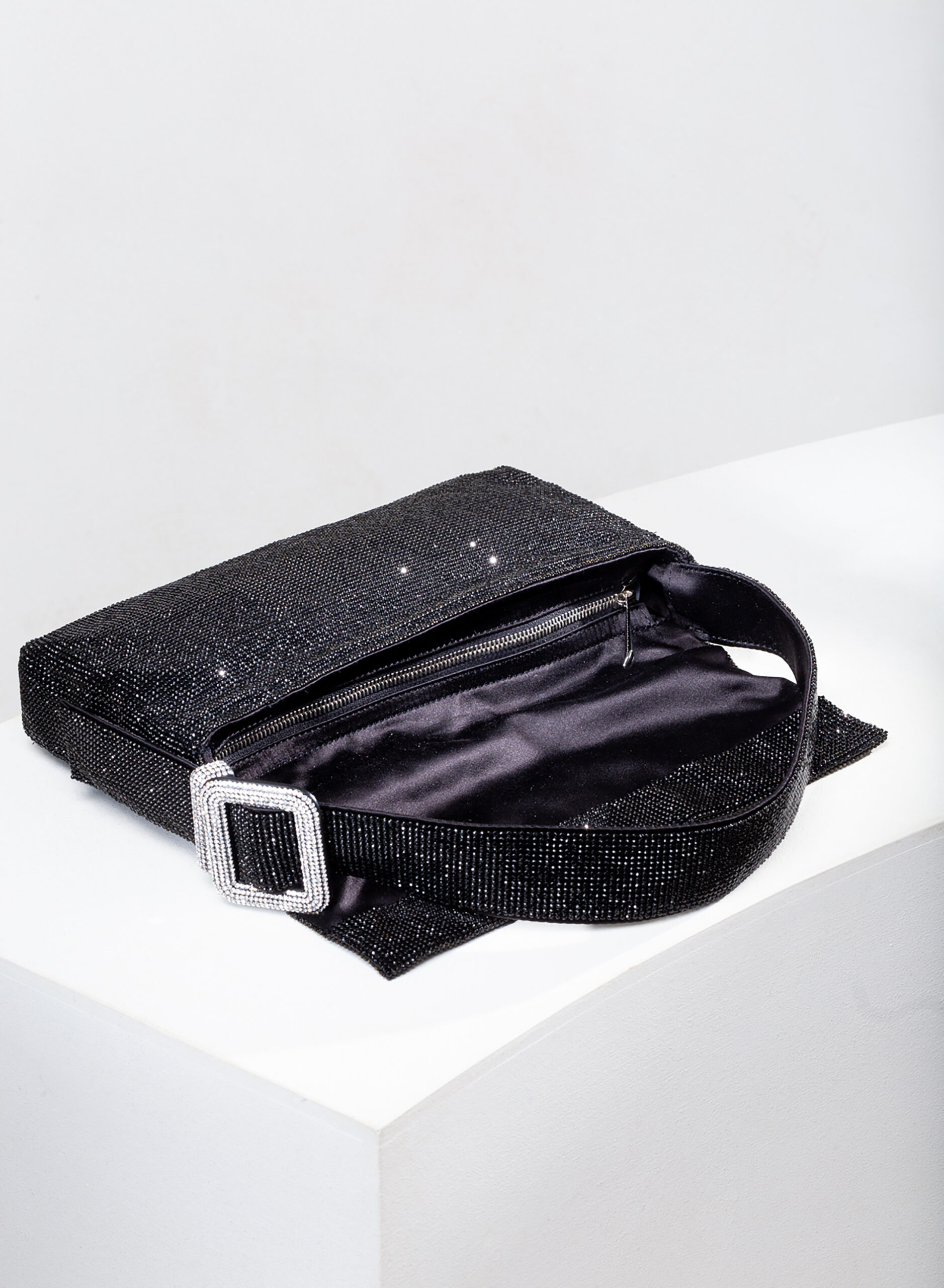 benedetta-bruzziches-vitty-la-grande-borsa-donna-james-bond image 5