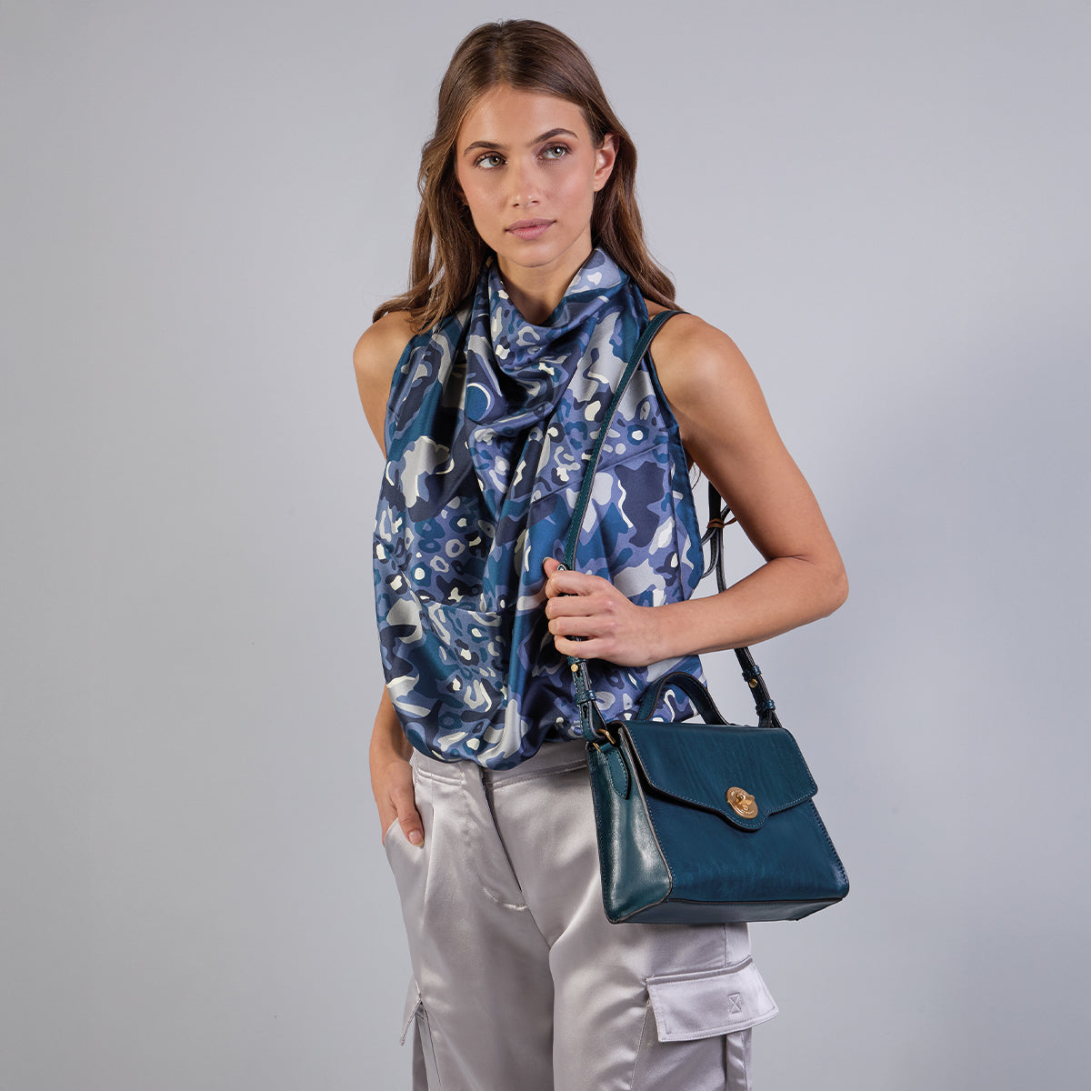 the-bridge-irene-borsa-in-pelle-donna-con-tracolla-removibile-pavone-oro image 7