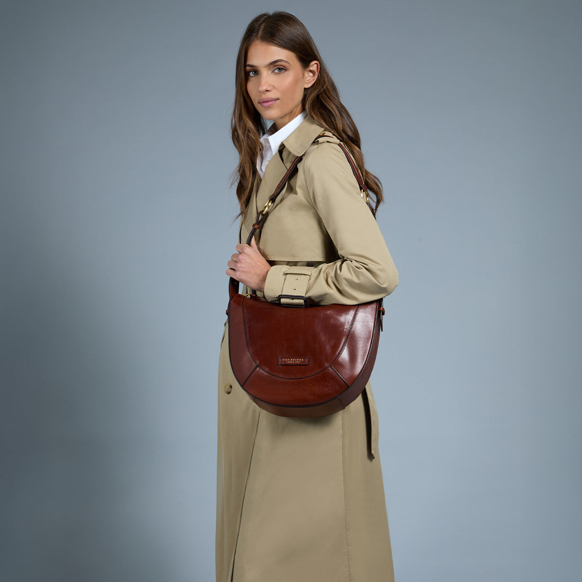 the-bridge-fedora-borsa-tracolla-grande-in-pelle-marrone-oro image 5