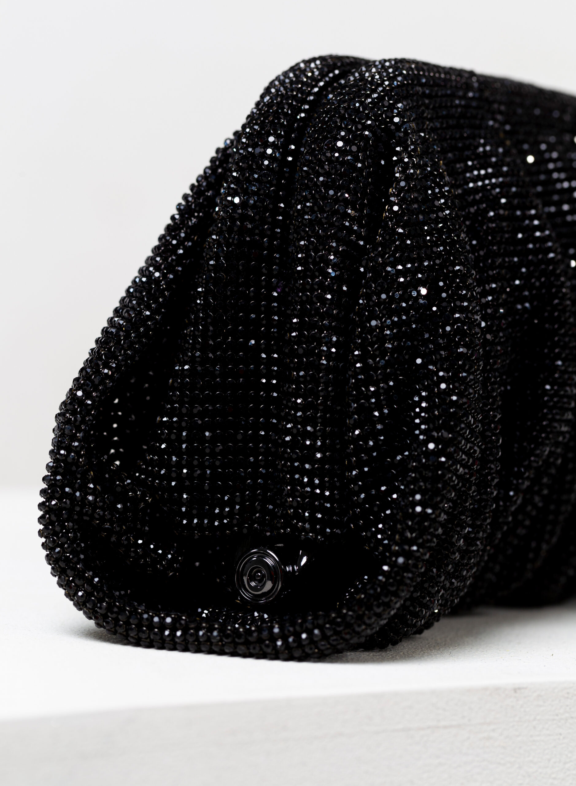 benedetta-bruzziches-venus-la-petite-borsa-donna-james-bond image 8