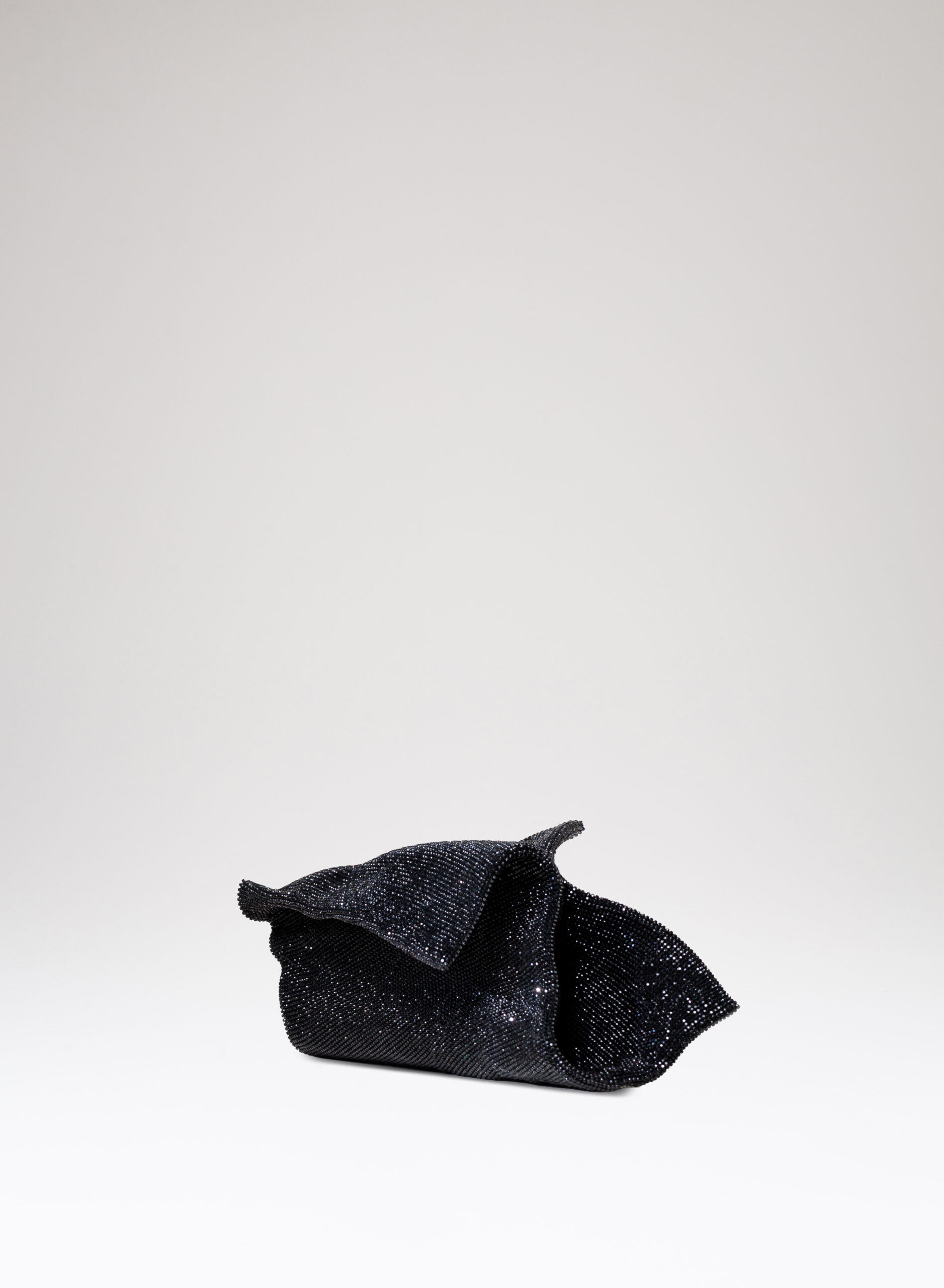 benedetta-bruzziches-la-bisbetica-domata-borsa-donna-james-bond image 1
