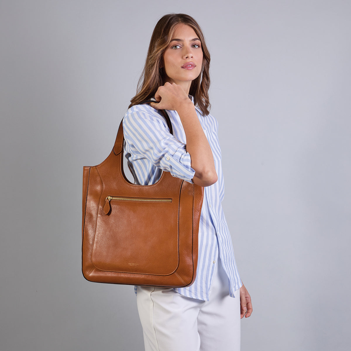 the-bridge-luce-soft-borsa-hobo-in-pelle-cognac-con-zip-frontale image 6