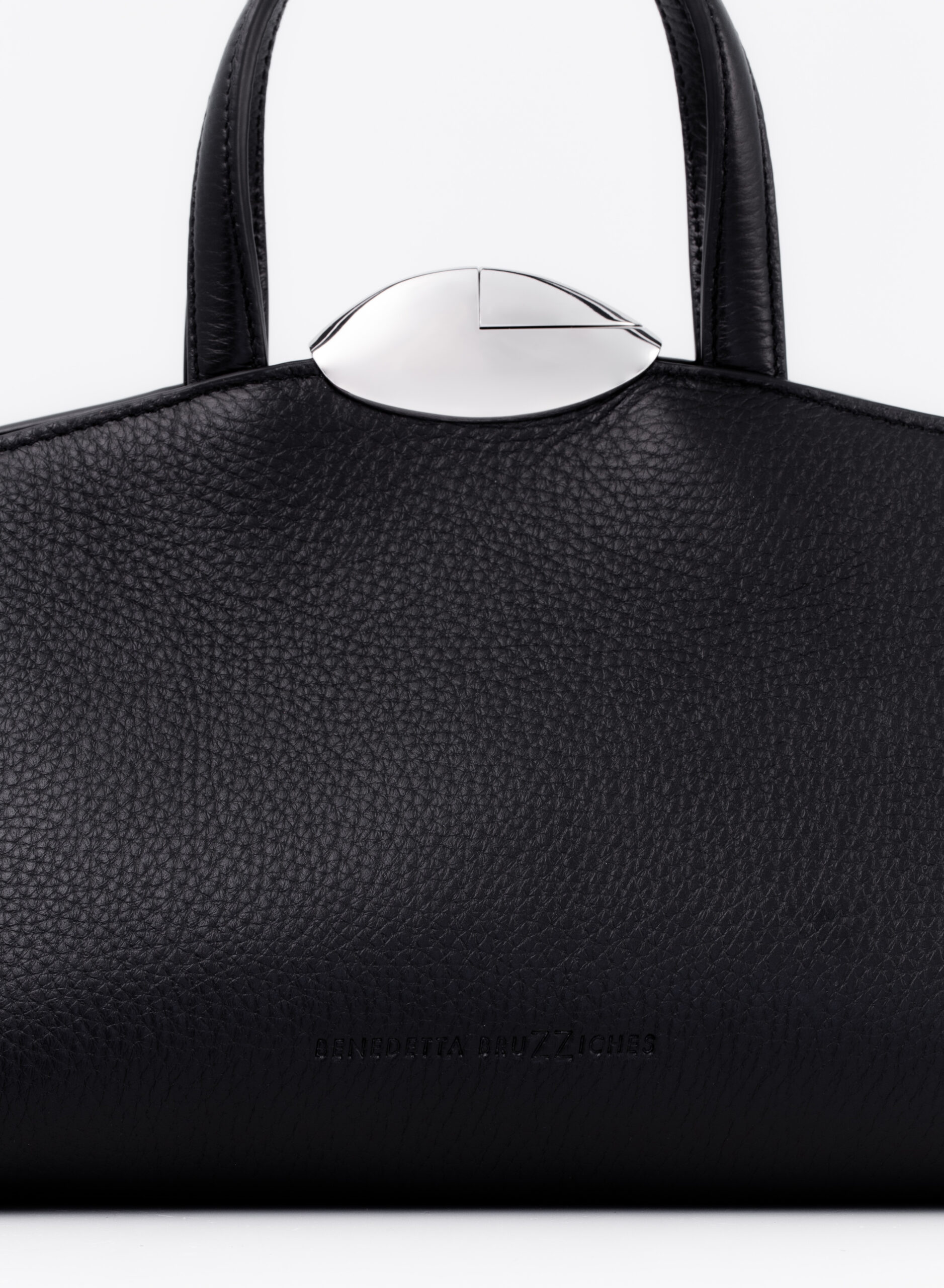 benedetta-bruzziches-serena-la-petite-borsa-donna-meteorite image 7