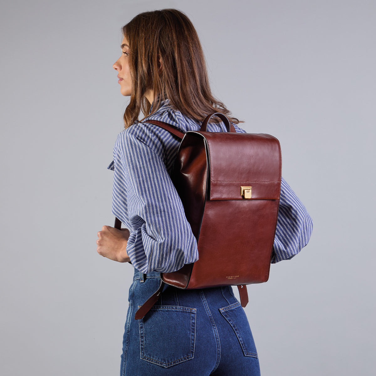 the-bridge-zaino-leila-ss26-in-pelle-bovina-da-donna-nero-oro image 6