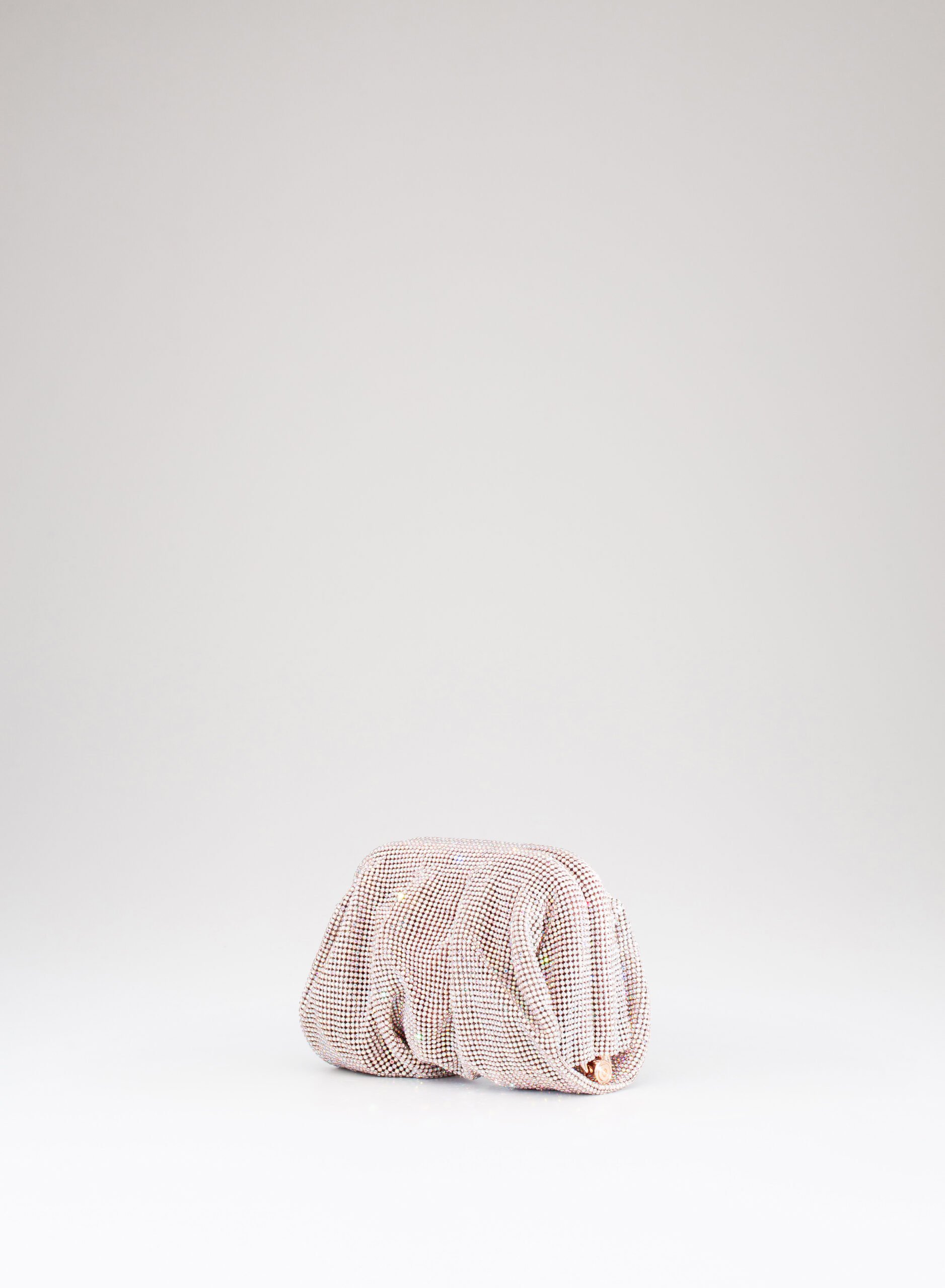 benedetta-bruzziches-venus-la-petite-borsa-donna-chapelloise image 3