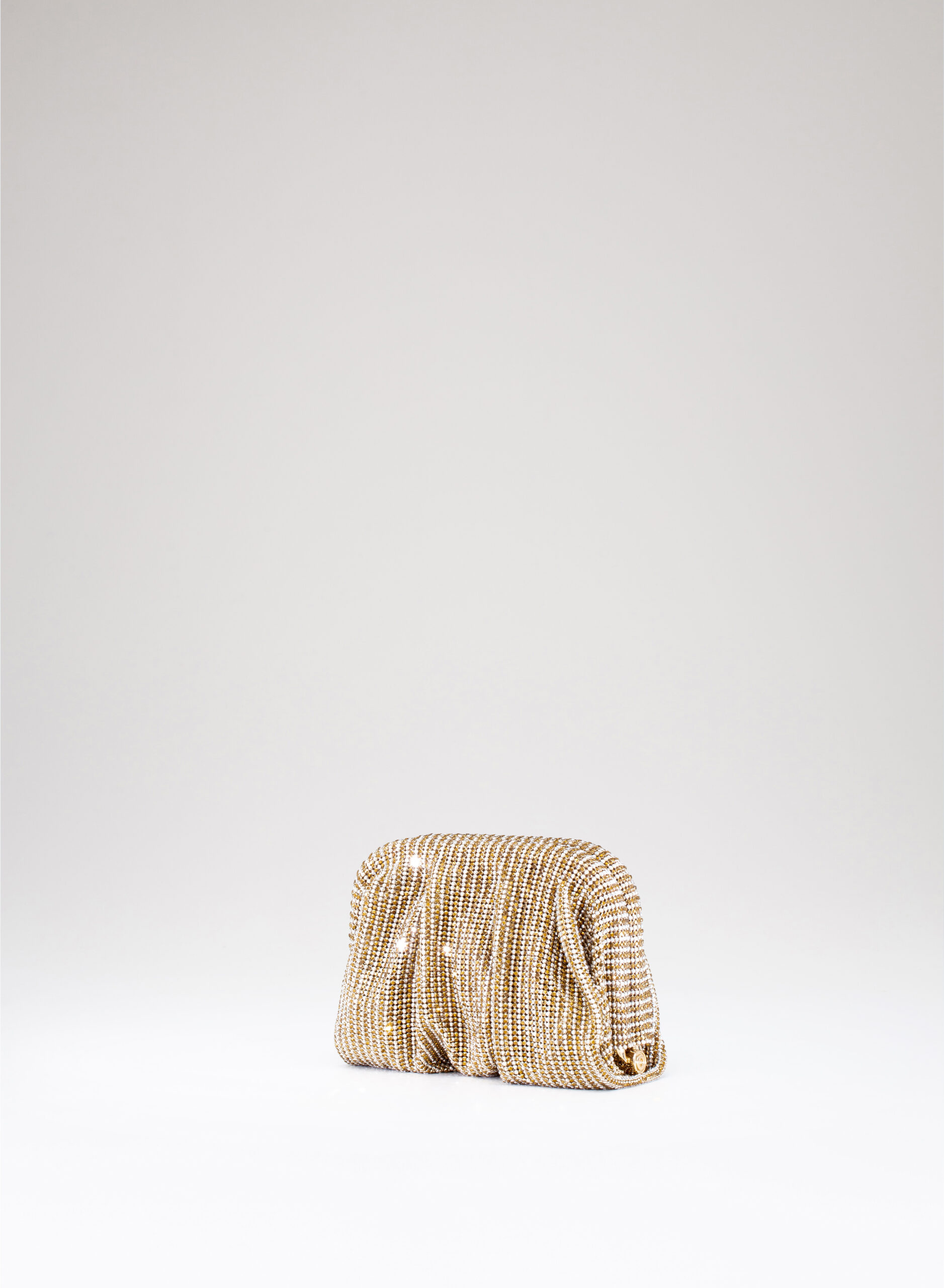 benedetta-bruzziches-venus-la-petite-borsa-donna-the-great-gatsby image 4