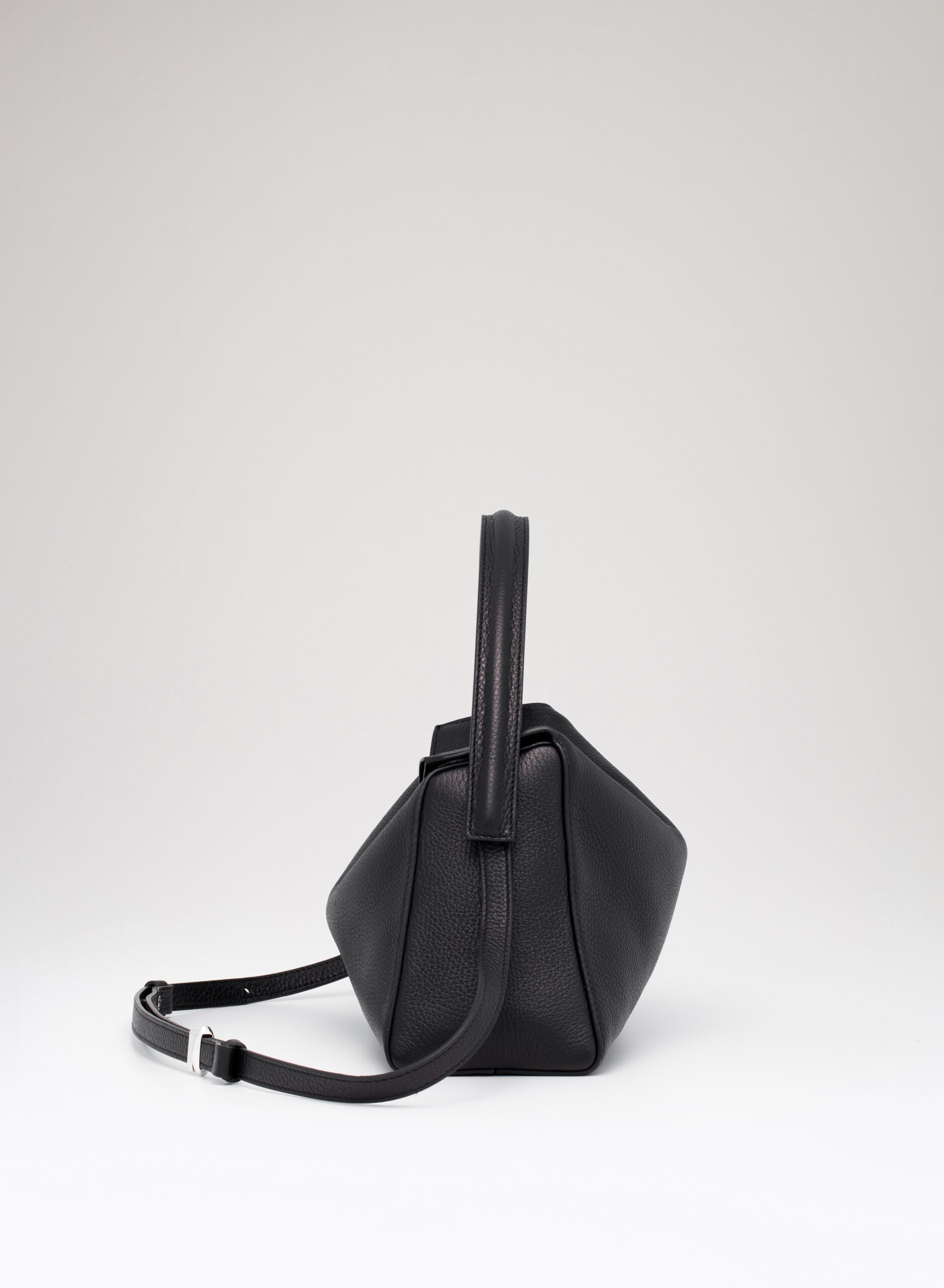 benedetta-bruzziches-elif-la-grande-borsa-donna-meteorite image 3