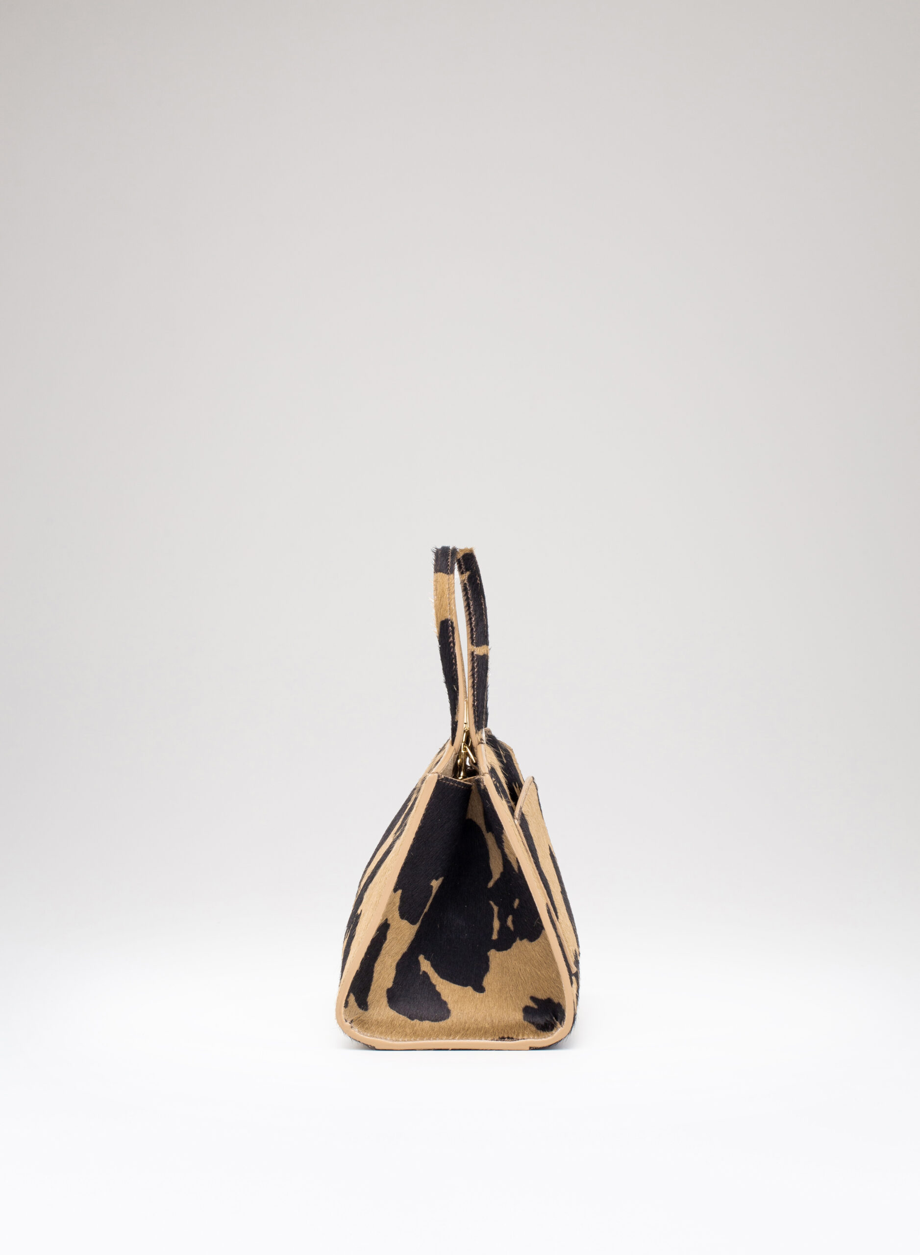 benedetta-bruzziches-serena-la-petite-borsa-donna-wildest-wonders image 3