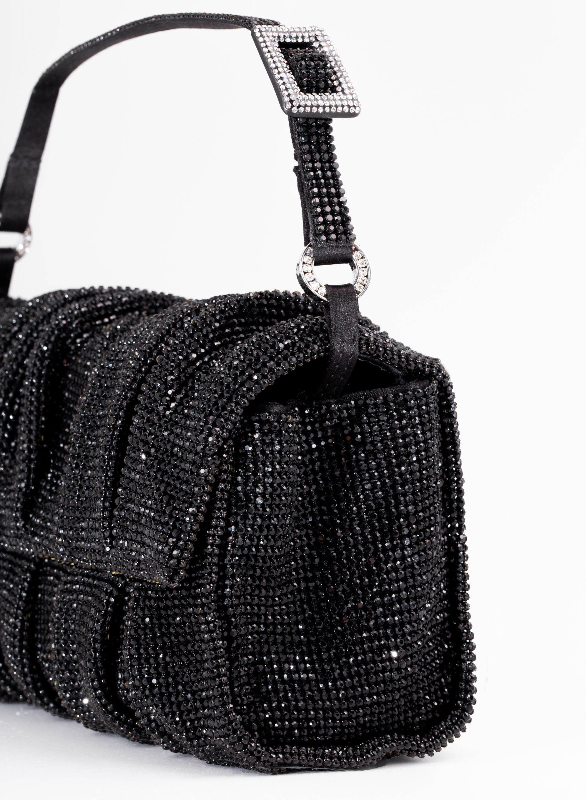benedetta-bruzziches-iris-james-bond-borsa-donna-premium image 8