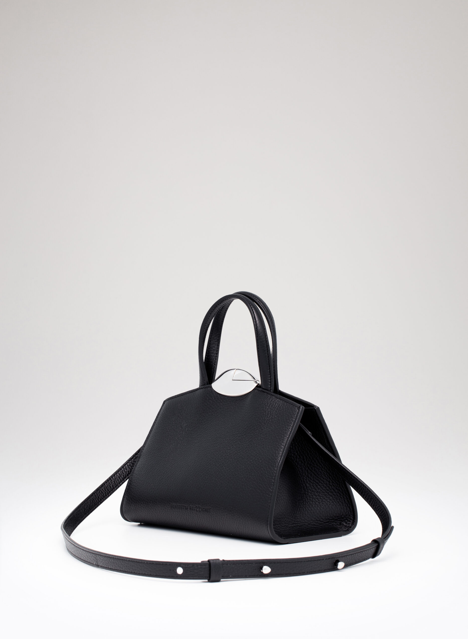 benedetta-bruzziches-serena-la-petite-borsa-donna-meteorite image 2