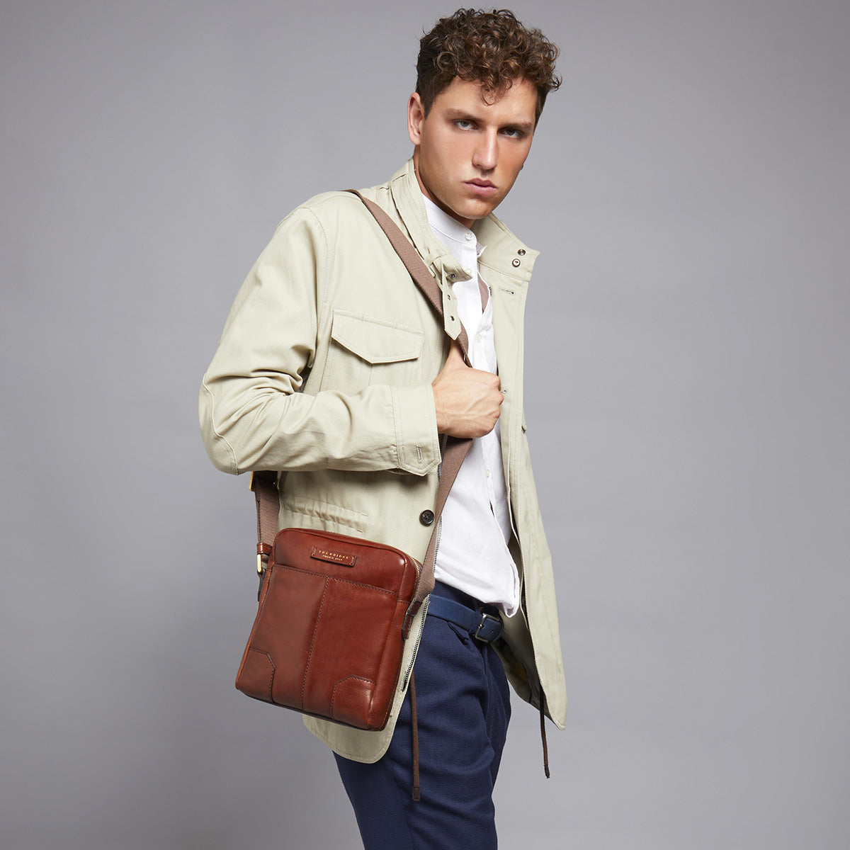 the-bridge-borsello-uomo-in-pelle-con-zip-nero-rutenio image 3
