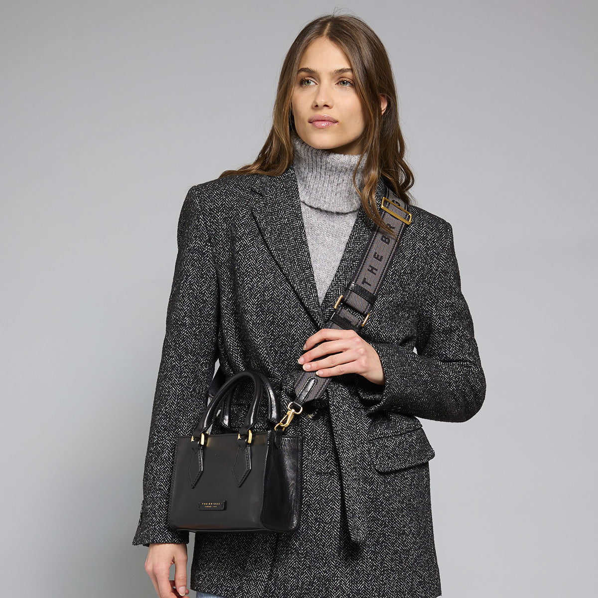 the-bridge-ida-borsa-a-mano-donna-in-pelle-nera-con-tracolla-removibile image 7