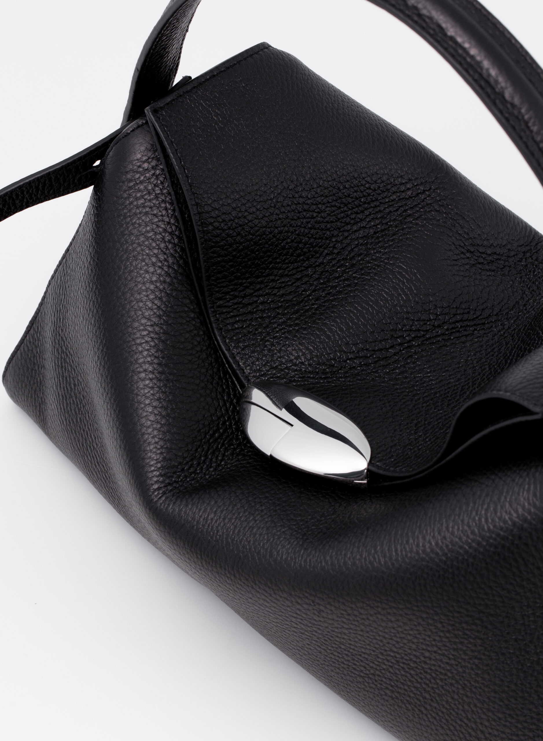 benedetta-bruzziches-elif-la-grande-borsa-donna-meteorite image 6