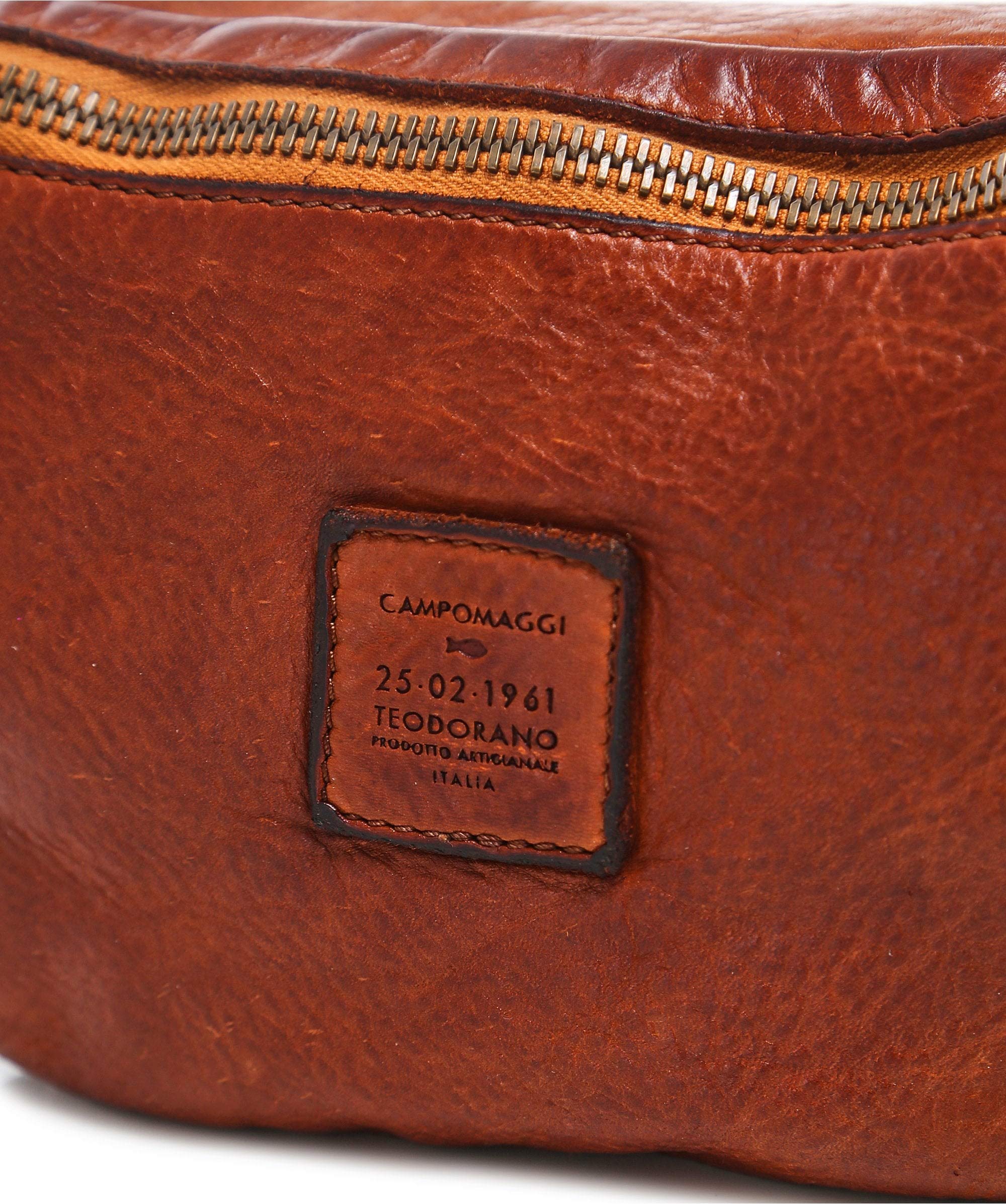 campomaggi-santarcangelo-marsupio-in-pelle-cognac-26x9x16-cm image 5