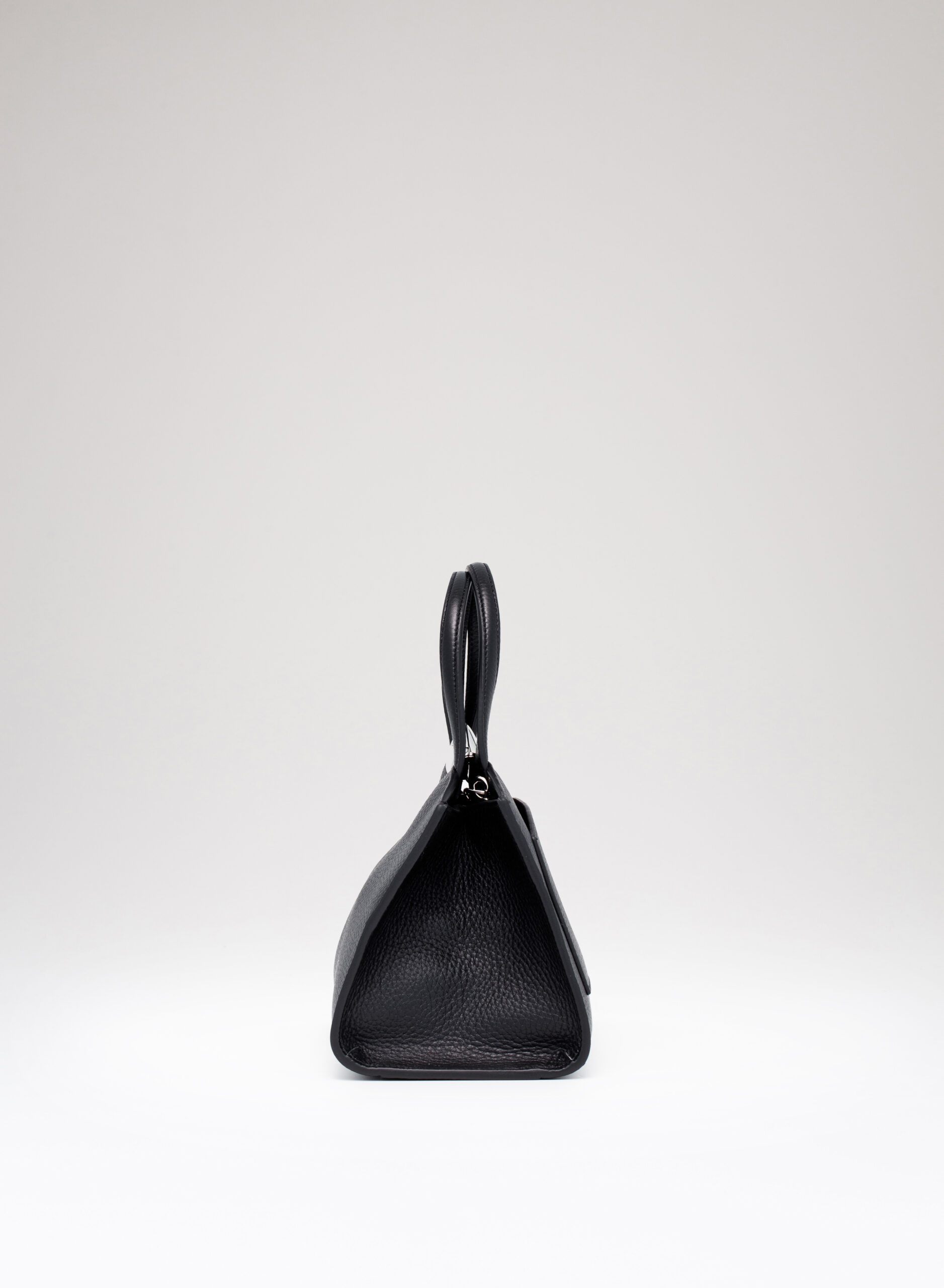 benedetta-bruzziches-serena-la-petite-borsa-donna-meteorite image 3
