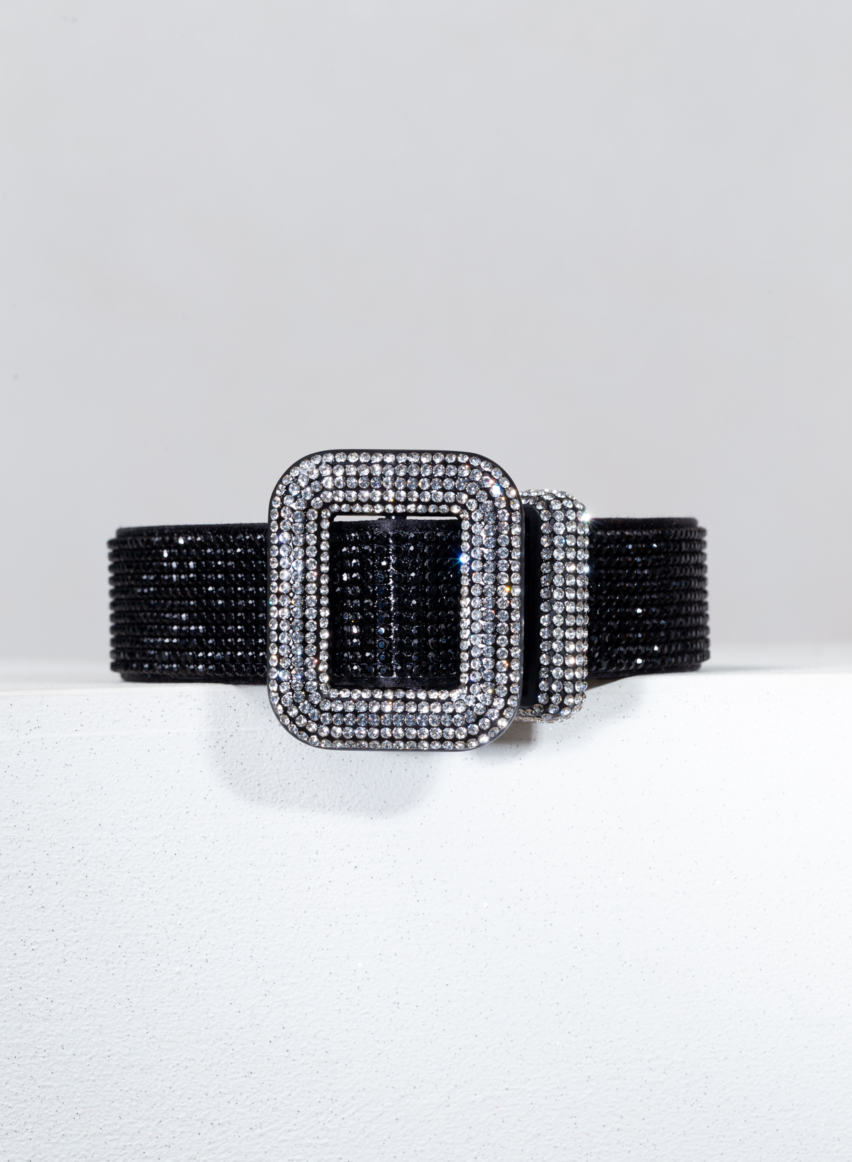 benedetta-bruzziches-venus-belt-la-petite-cintura-donna-james-bond image 2