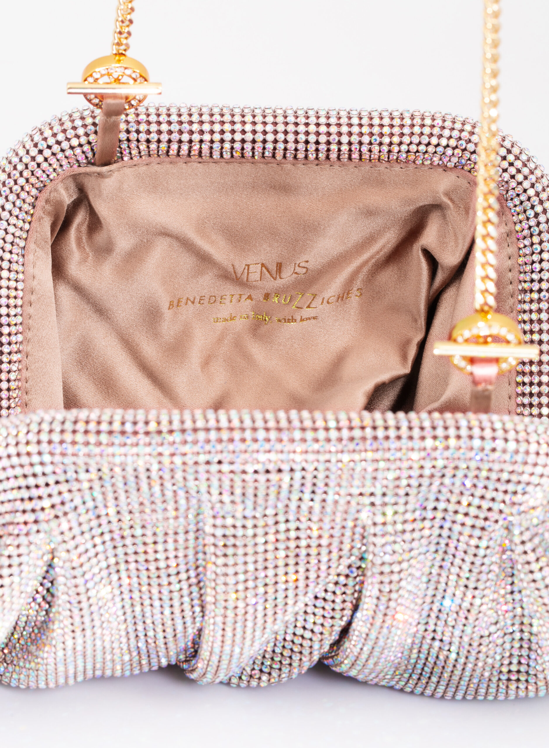 benedetta-bruzziches-venus-la-petite-borsa-donna-chapelloise image 5