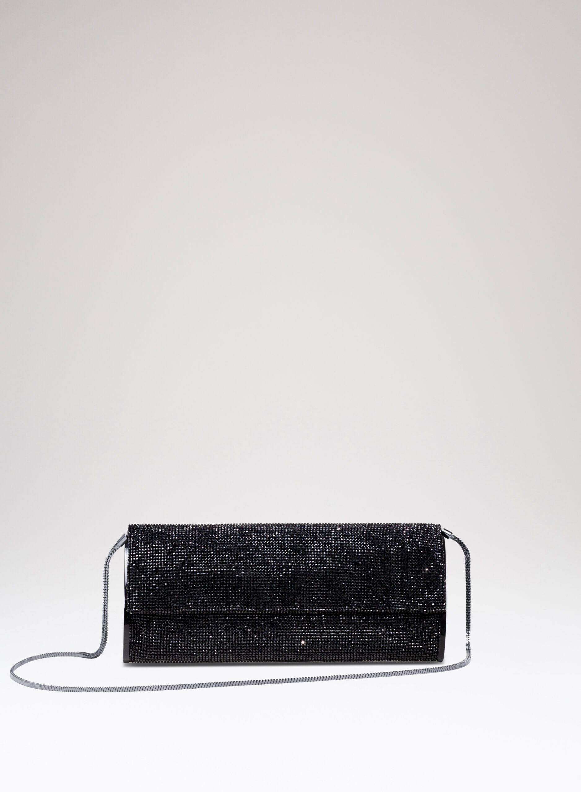 benedetta-bruzziches-kate-borsa-donna-james-bond image 5