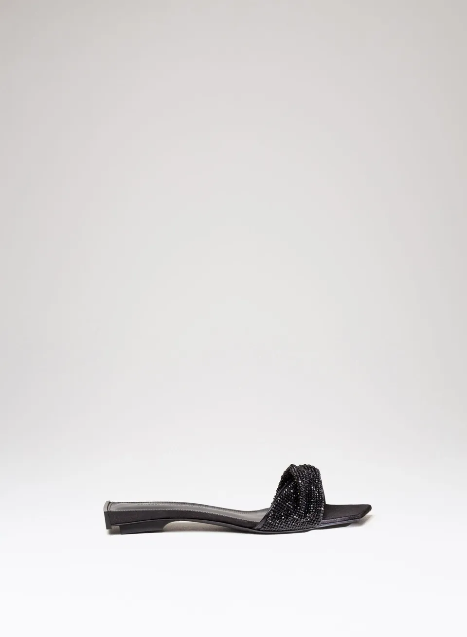 benedetta-bruzziches-goliarda-flat-james-bond-ballerine image 1