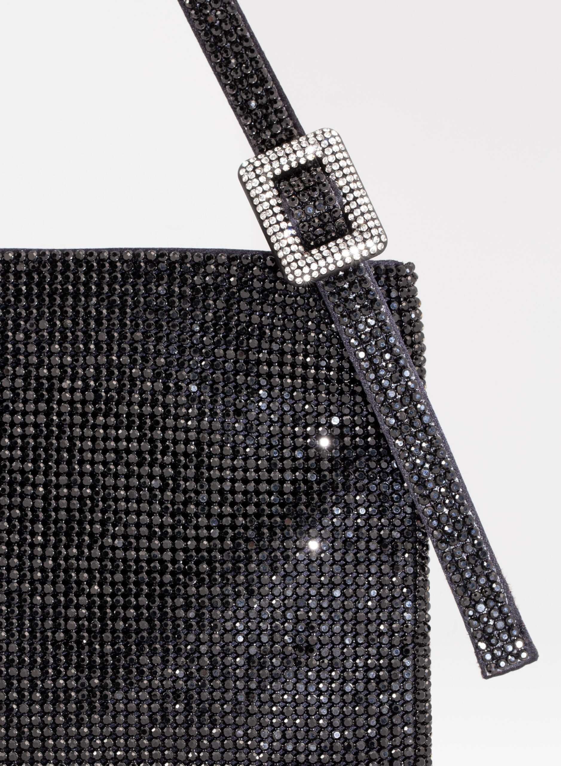 benedetta-bruzziches-your-best-friend-la-grande-borsa-donna-james-bond image 3
