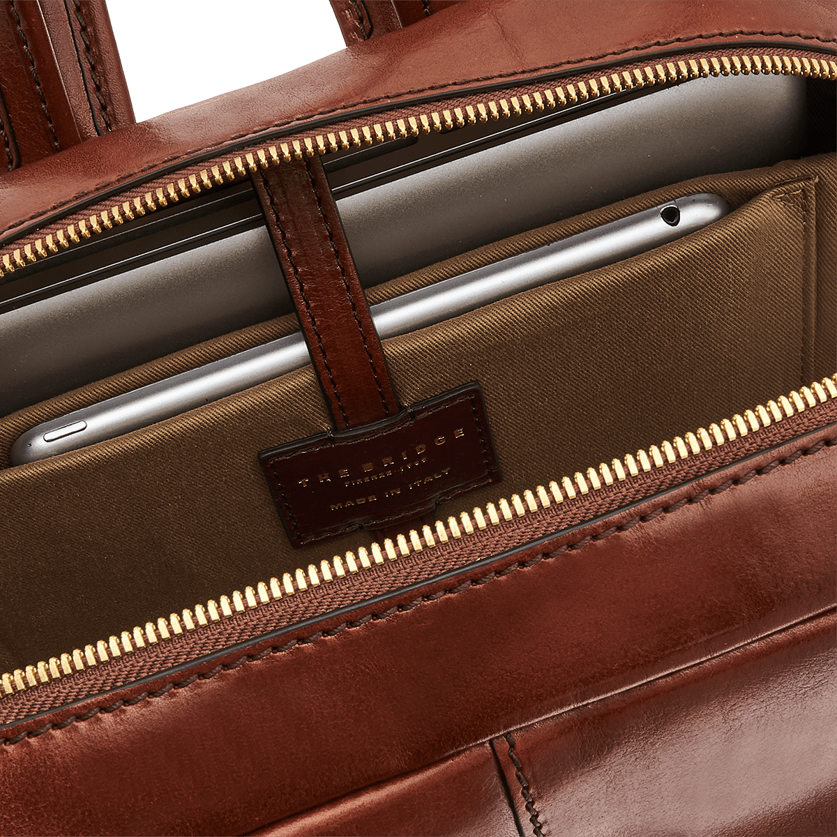the-bridge-zaino-in-pelle-uomo-porta-pc-una-zip-marrone-oro image 2